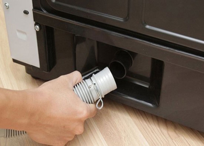 Van cao su bị kẹt do xơ vải