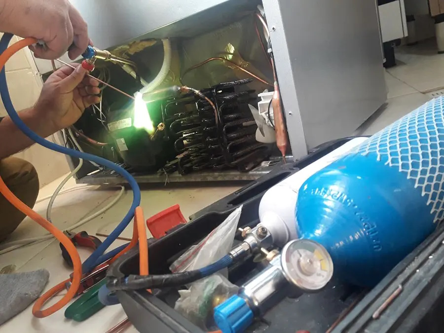 Tủ lạnh ngăn mát không lạnh: Nguyên nhân và cách khắc phục hiệu quả 16 Tủ lạnh thiếu hoặc hết gas